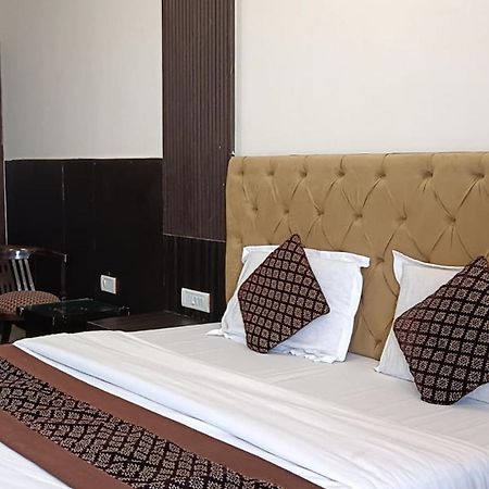 Hotel Shree Kanta Gurgaon Buitenkant foto