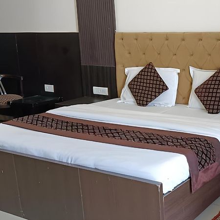 Hotel Shree Kanta Gurgaon Buitenkant foto