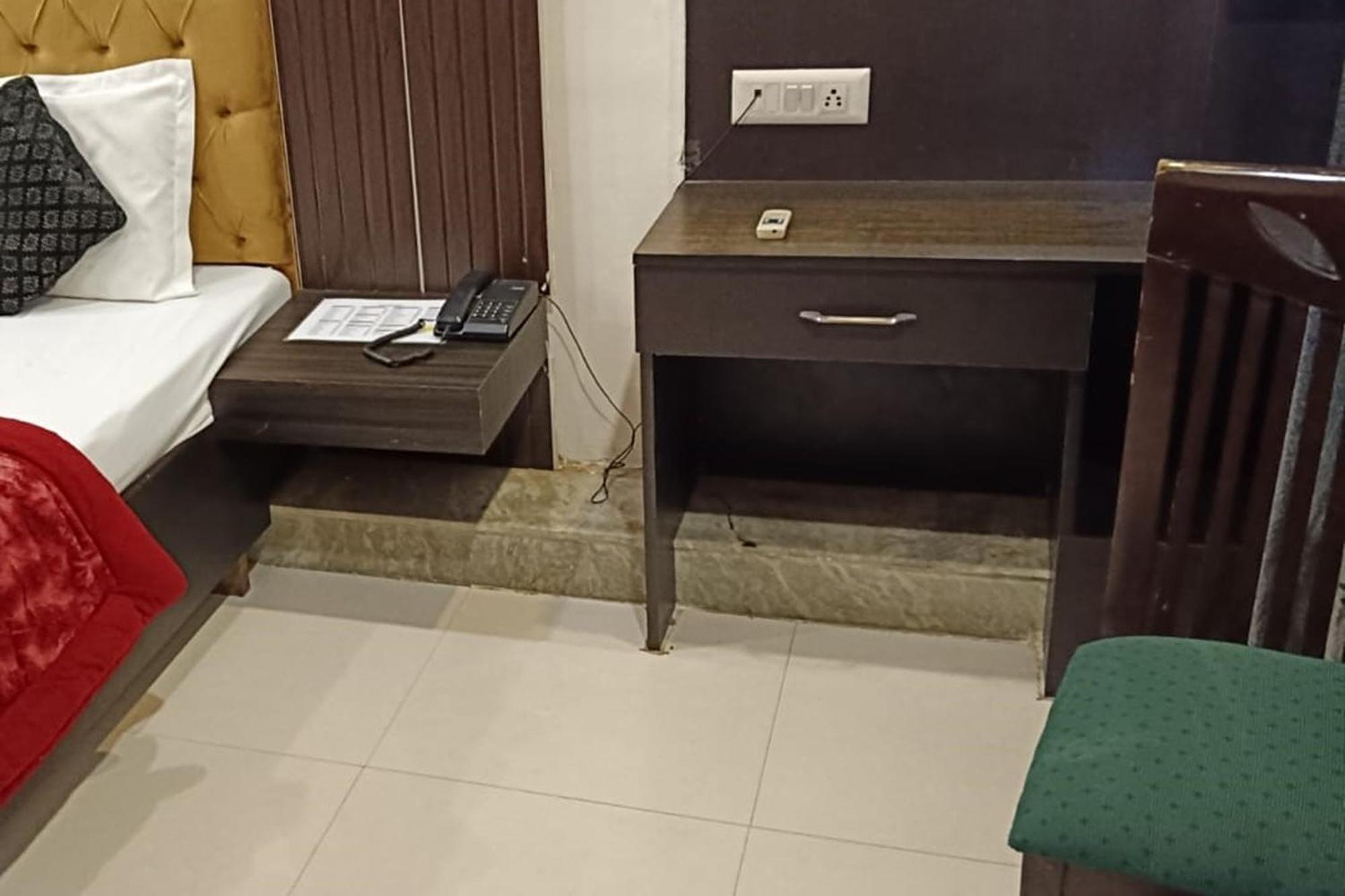 Hotel Shree Kanta Gurgaon Buitenkant foto