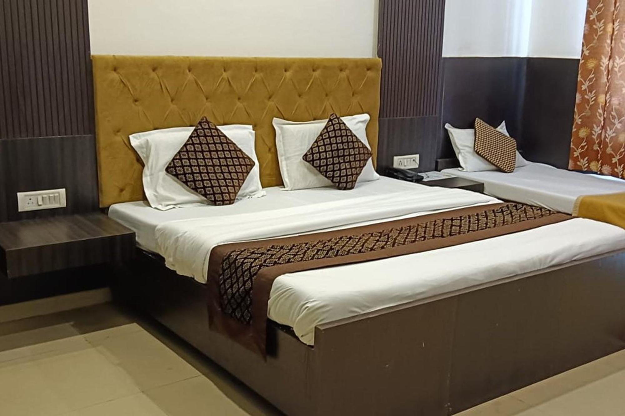 Hotel Shree Kanta Gurgaon Buitenkant foto