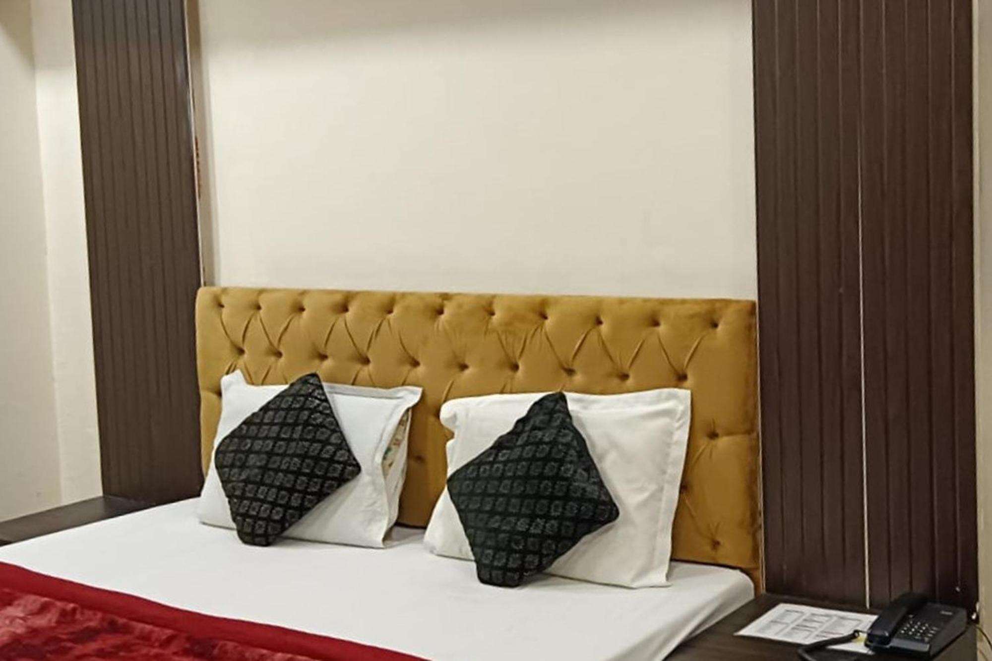 Hotel Shree Kanta Gurgaon Buitenkant foto