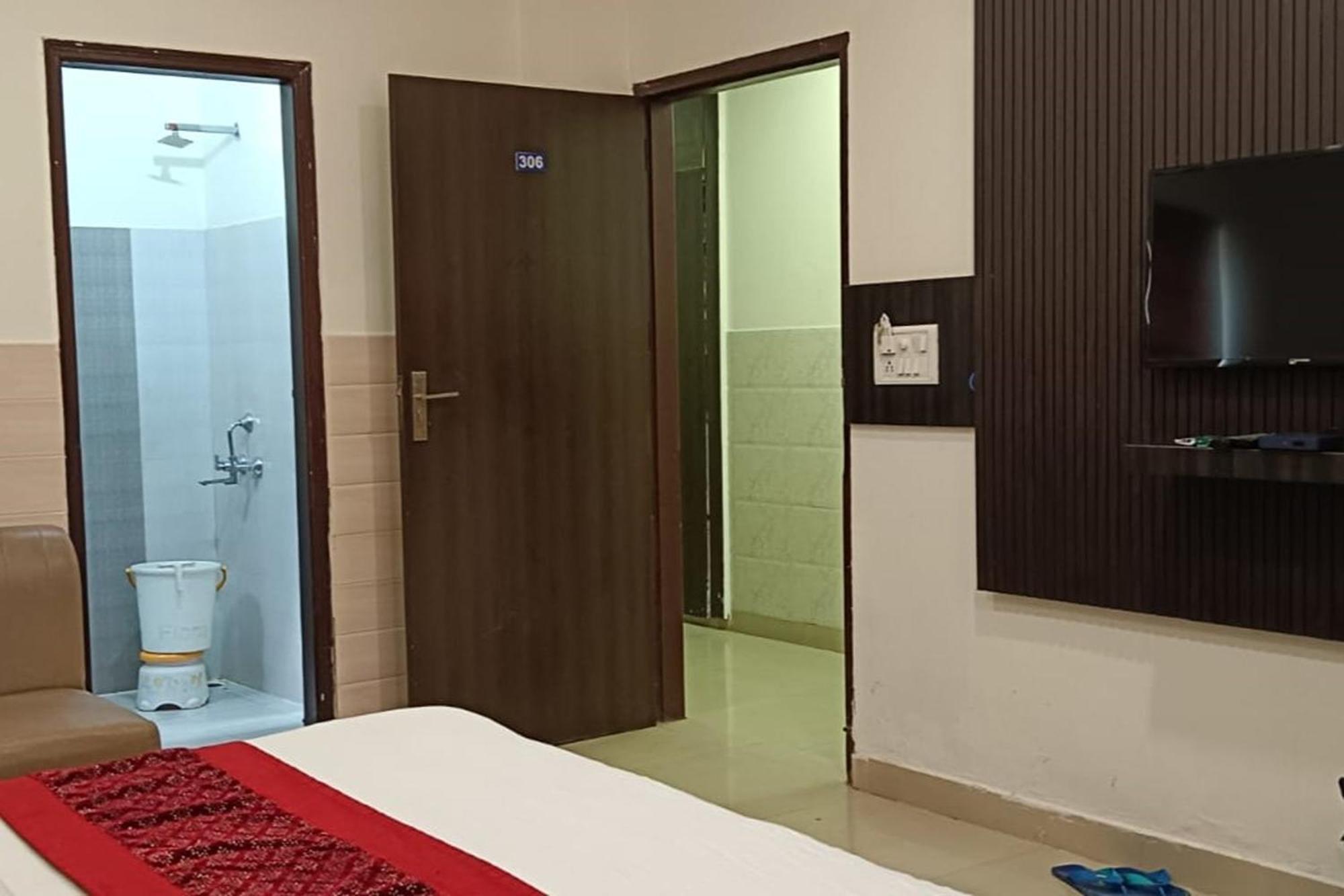 Hotel Shree Kanta Gurgaon Buitenkant foto