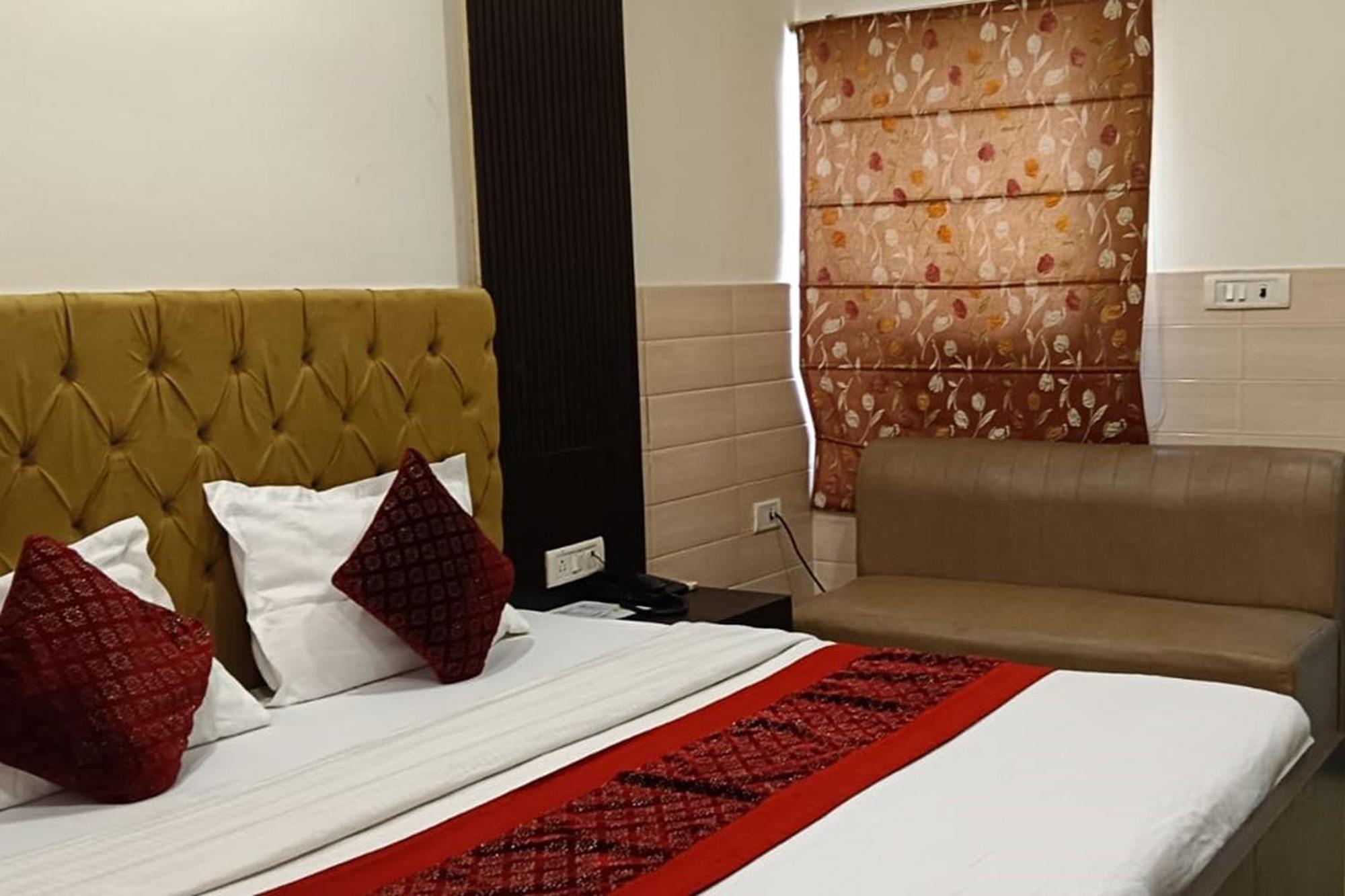 Hotel Shree Kanta Gurgaon Buitenkant foto