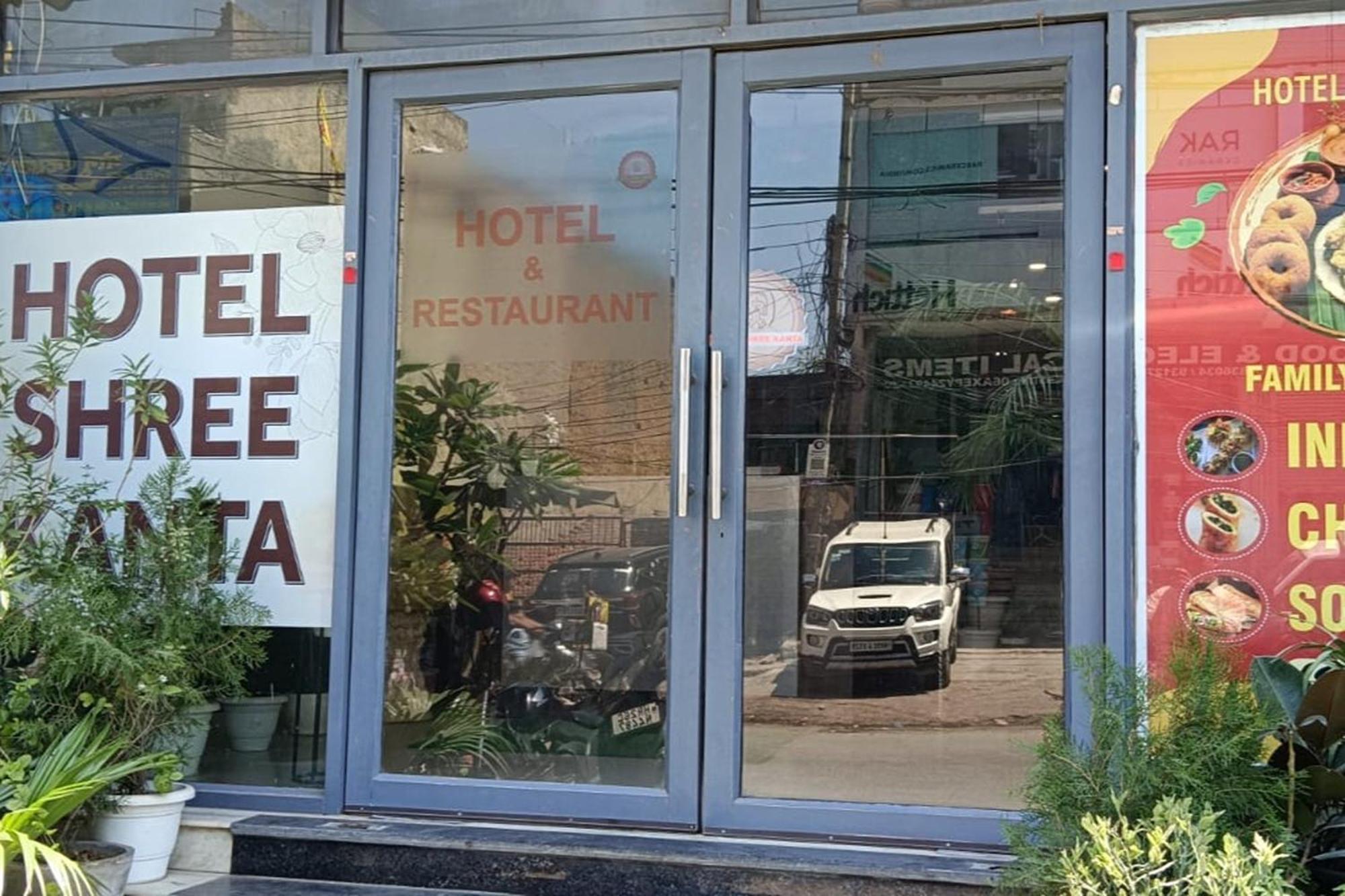 Hotel Shree Kanta Gurgaon Buitenkant foto