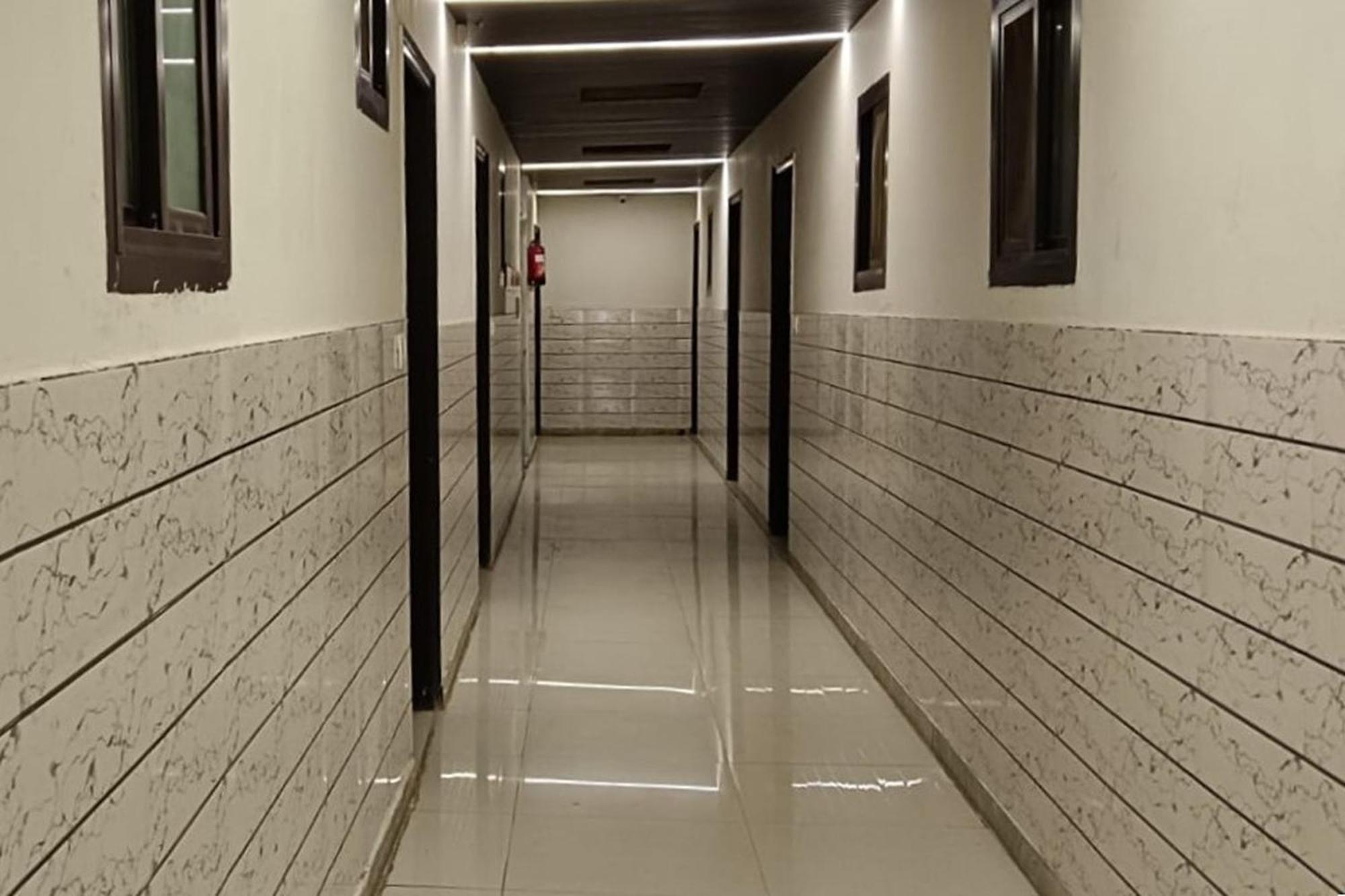 Hotel Shree Kanta Gurgaon Buitenkant foto