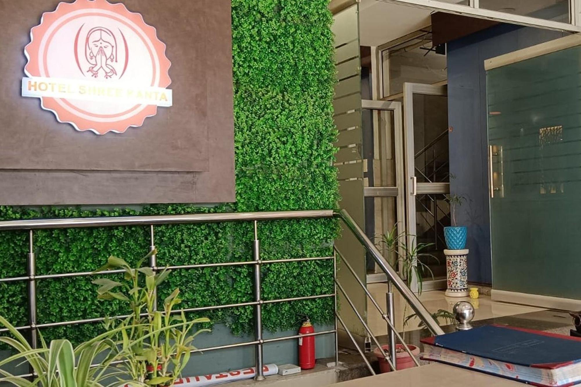 Hotel Shree Kanta Gurgaon Buitenkant foto